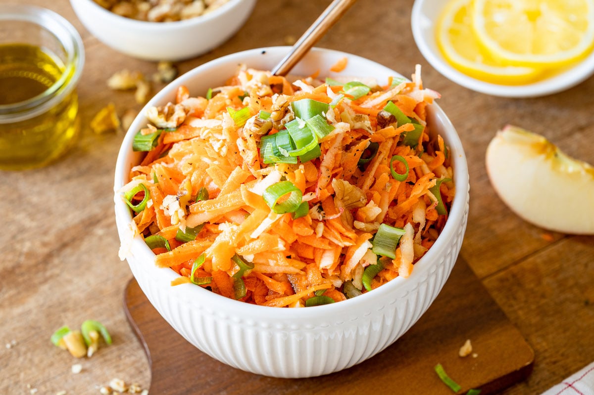 German Carrot and Apple Salad 